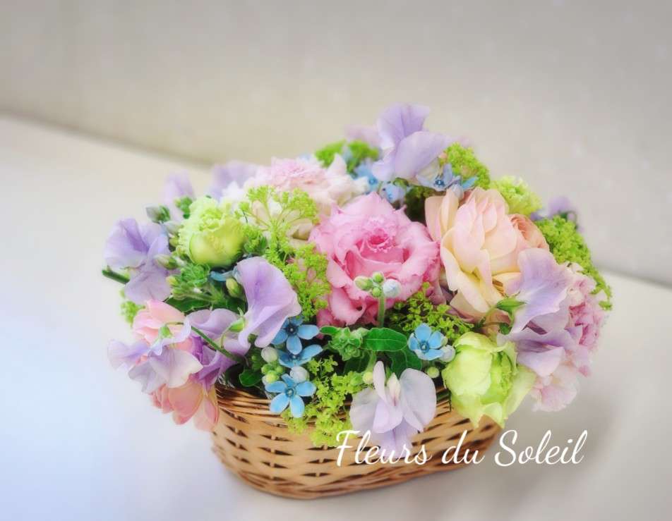 ふわふわっ♪春の花かごアレンジメント